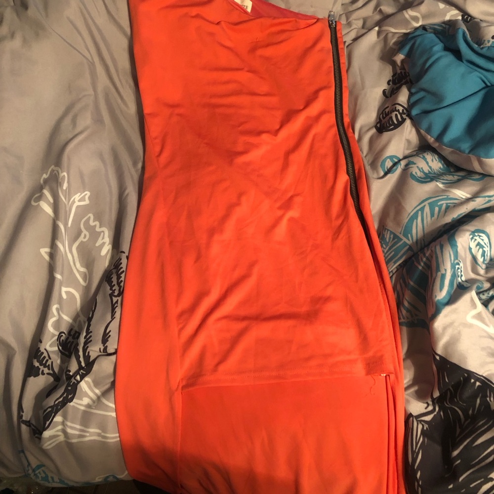 Coral High-Low Side Zip Dress - Picture 2 of 3